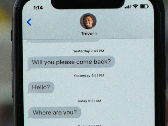 smiley

https://www.reddit.com/r/MovieDetails/comments/1gj61ky/in_smile_2022_the_production_designer_planted/