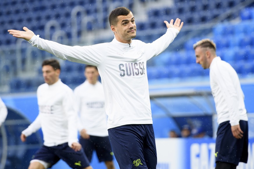 epa06858307 Switzerland&#039;s midfielder Granit Xhaka attends a training session on the eve of the FIFA World Cup 2018 round of 16 soccer match between Sweden and Switzerland in St. Petersburg, Russi ...