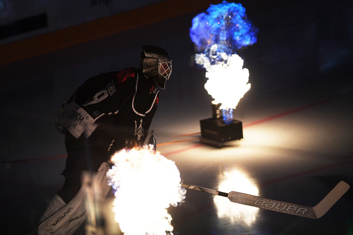 Lugano's goalkeeper Sandro Zurkirchen, during the preliminary round game of National League A (NLA) Swiss Championship 2019/20 between HC Lugano and SC Rapperswil Jona Lakers at the ice stadium C ...