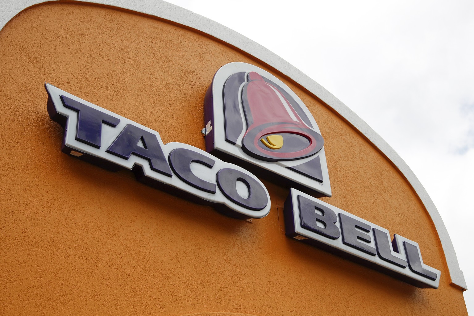 FILE - A sign hangs outside a Taco Bell on May 23, 2014 in Mount Lebanon, Pennsylvania.  Declaring a mission to liberate "Taco Tuesday" Taco Bell asked American regulators on Tuesday, May 16, 2023 to ...