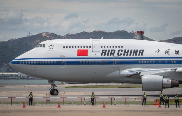 epa06059074 A plane with Chinese President Xi Jinping and First Lady Peng Liyuan on board prepares to take off at Hong Kong International Airport in Hong Kong, China, 01 July 2017. Chinese President X ...