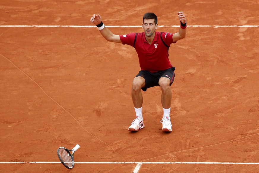 epa05347595 Novak Djokovic of Serbia celebrates after winning against Andy Murray of Britain during their men&#039;s single final match at the French Open tennis tournament at Roland Garros in Paris,  ...