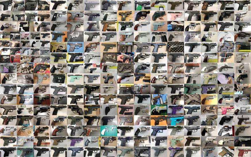 Eine Auswahl der 2019 beschlagnahmten Pistolen und Revolver.