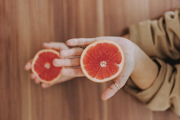 grapefruit, hands, woman, ring, tabel, frau, hand