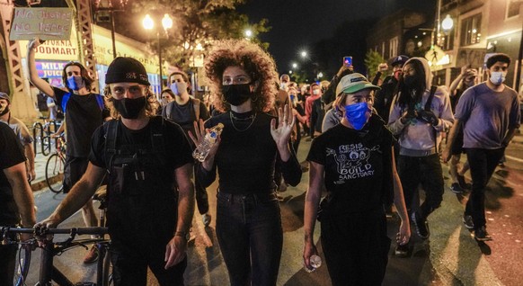 epa08692544 People take to the streets to protest the results of a grand jury indictment of three counts of wanton endangerment of former Louisville police officer Brett Hankison, in Chicago, Illinois ...