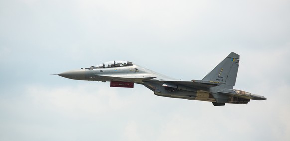 suchoi su-30 sukhoi russischer kampfjet shutterstock