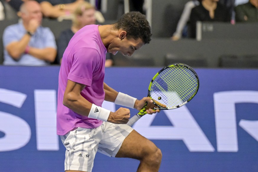 epa10273040 Canada&#039;s Felix Auger-Aliassime reacts during his semifinal match against Spain&#039;s Carlos Alcaraz at the Swiss Indoors tennis tournament in Basel, Switzerland, 29 October 2022. EPA ...