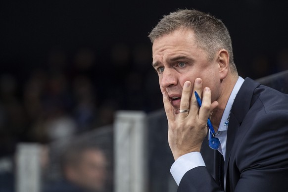 Zugs Cheftrainer Dan Tangnes reagiert im Eishockeyspiel der National League zwischen den ZSC Lions und dem EV Zug am Dienstag, 13. November 2018, im Zuercher Hallenstadion. (KEYSTONE/Ennio Leanza)