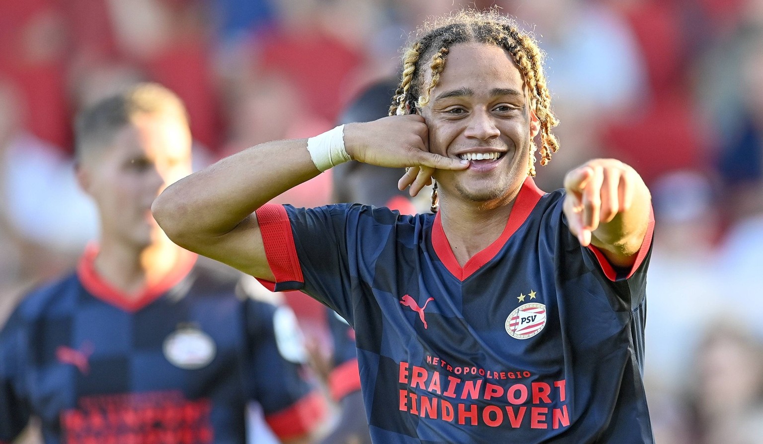 IMAGO / Pro Shots

DEVENTER, 13-08-2022, Stadium De Adelaarshorst, Dutch Eredivisie Football, season 2021 / 2022, Go Ahead Eagles - PSV, during the match, final result 2-5, PSV player Xavi Simons Go A ...