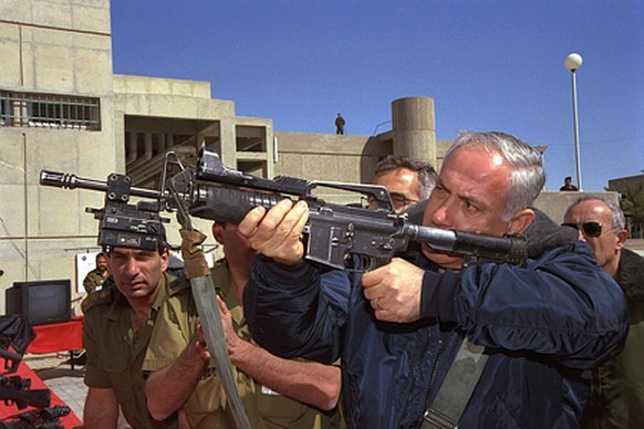 Netanjahu auf Besuch bei einer IDF-Trainingsanlage.