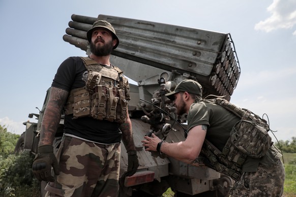 epa10638758 Ukrainian servicemen from the 24th Mechanized Brigade &#039;King Danylo&#039; prepare a BM-21 &#039;Grad&#039; multiple rocket launcher system (MLRS) before firing in the direction of the  ...