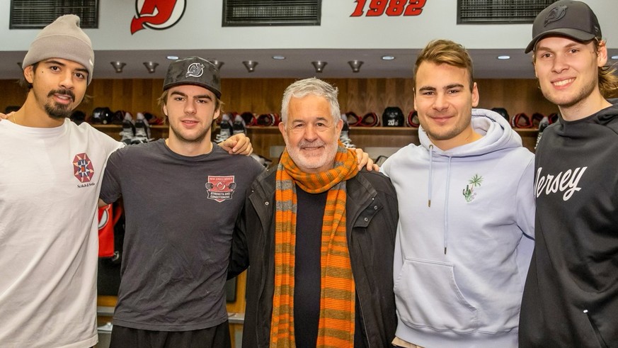 Jonas Siegenthaler, Nico Hischier, Klaus Zaugg, Timo Meier und Akira Schmid von den New Jersey Devils.