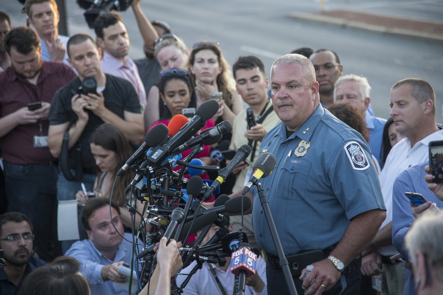 epa06848951 Anne Arundel County Deputy Police Chief William Krampf (R) briefs the news media on the situation outside the scene of a shooting at the Capital Gazette building in Annapolis, Maryland, US ...