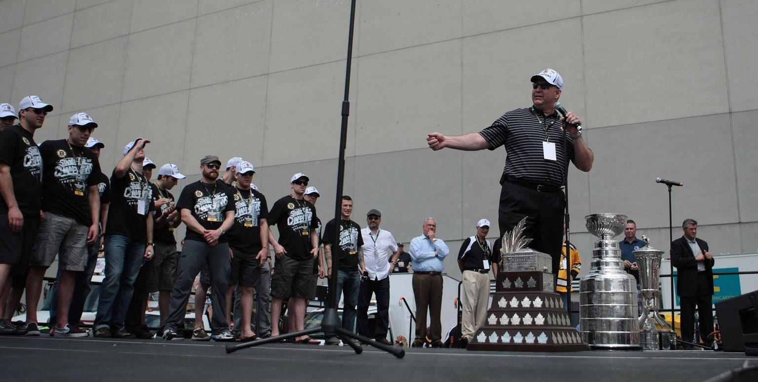 Bildnummer: 08034809 Datum: 18.06.2011 Copyright: imago/Icon SMI
18 JUN 2011: Head coach Claude Julien thanks his players. The Boston Bruins celebrated their 2011 NHL Eishockey Herren USA Championship ...
