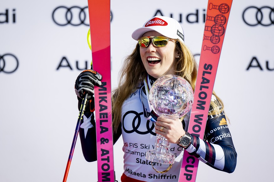 epa12846420 The winner, Mikaela Shiffrin of USA, reacts during the award ceremony of the women's Slalom overall ranking at the Lillehammer FIS Alpine Skiing World Cup Finals, in Hafjell, Norway,  ...