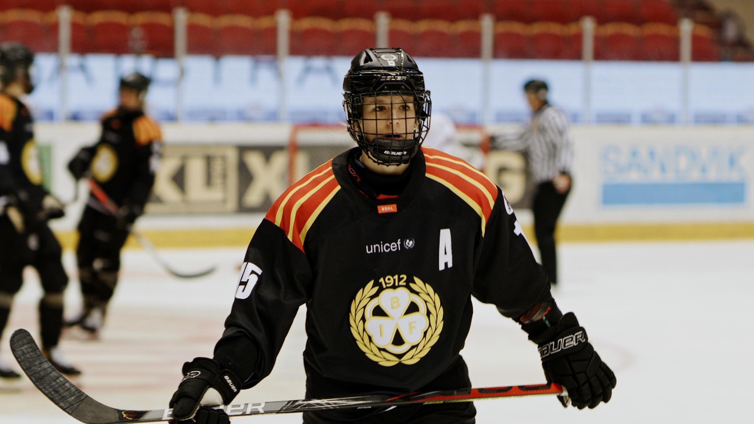 Lara Stalder, Eishockey-Nationalspielerin und Stürmerin bei Brynäs (Brynaes) IF