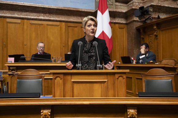Bundespraesidentin Karin Keller-Sutter spricht waehrend der Wintersession der Eidgenoessischen Raete, am Donnerstag, 18. Dezember 2025 im Nationalrat in Bern. (KEYSTONE/Anthony Anex)