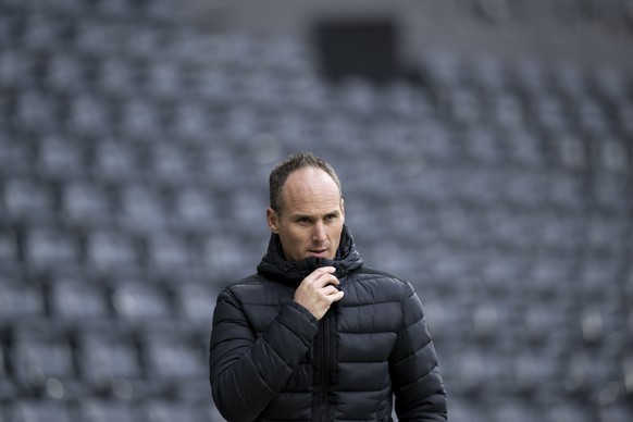 Steve von Bergen, YB-Sportchef reagiert im Fussball Testspiel zwischen den Berner Young Boys und dem FC Vaduz, im Stadion Wankdorf in Bern, am Samstag, 14. Januar 2023. (KEYSTONE/Anthony Anex)