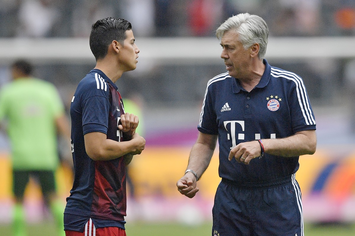 Bayern head coach Carlo Ancelotti talks to Bayern's new star player James Rodriguez, left, prior the Telekom Cup soccer final between Bayern Munich and Werder Bremen at the Borussia Park in Moenc ...
