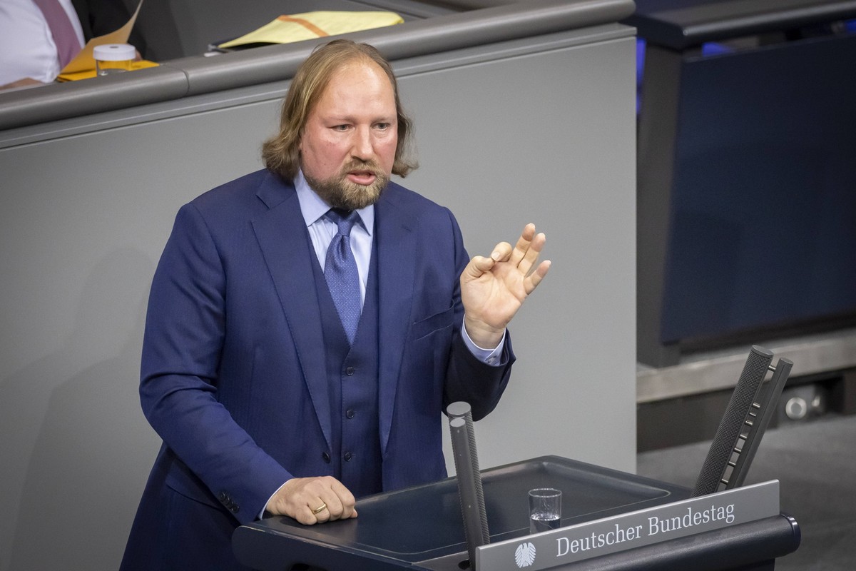 Anton Hofreiter, Buendnis 90/Die Gruenen, spricht im Deutschen Bundestag in Berlin, 05.12.2024. Berlin Deutschland *** Anton Hofreiter, Buendnis 90 Die Gruenen, speaks in the German Bundestag in Berli ...