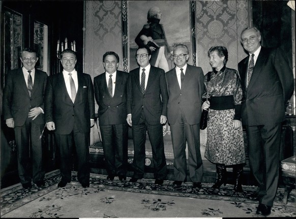 Dec. 12, 1986 - After the election of two new members earlier this month, the Federal counsel, the Swiss government , presented itself to the photographers. Picture shows fltr, Federal counsel Arnold  ...