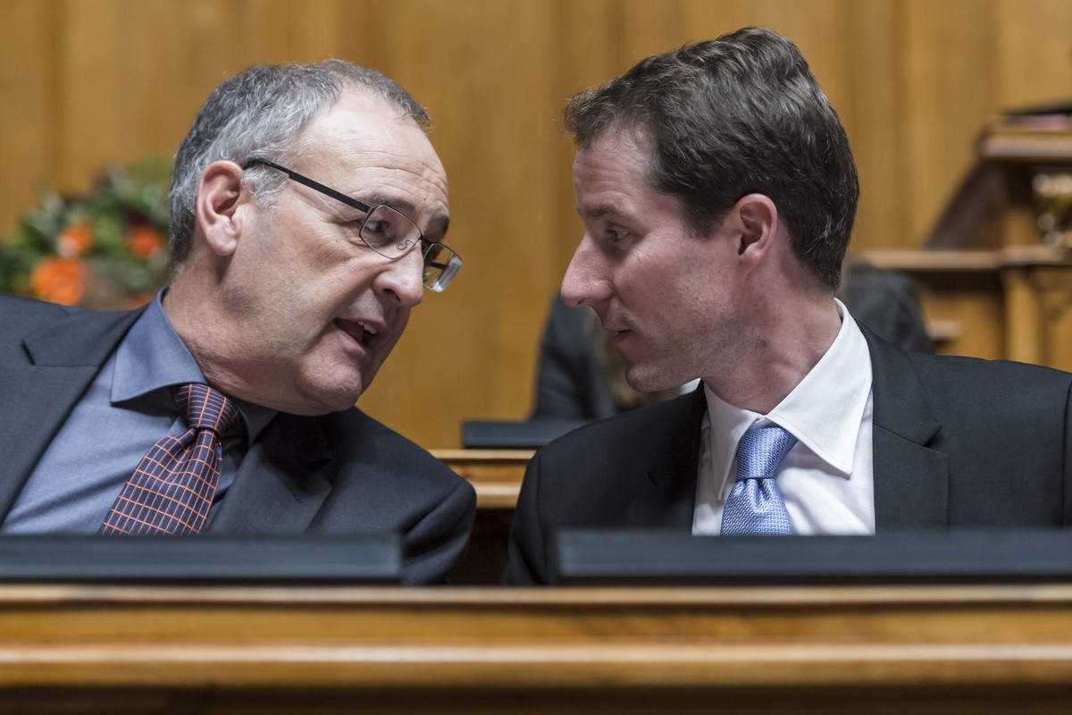 Guy Parmelin und Thomas Aeschi am Montag im Nationalrat.