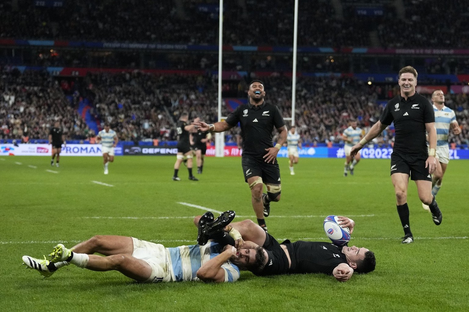 Argentina&#039;s Juan Cruz Mallia, left, fails to stop New Zealand&#039;s Will Jordan from scoring a try during the Rugby World Cup semifinal match between Argentina and New Zealand at the Stade de Fr ...