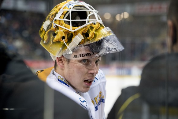 Luganos Goalie Elvis Merzlikins, beim Eishockey Meisterschaftsspiel der National League zwischen den SC Bern und dem HC Lugano, am Samstag, 16. September 2017, in der Postfinance Arena in Bern. (KEYST ...