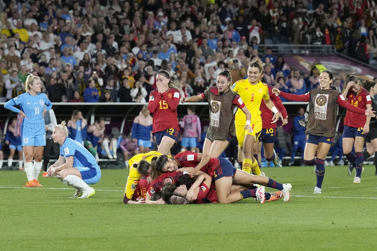 Spain teammates celebrate their victory over England in their final of Women's World Cup soccer between Spain and England at Stadium Australia in Sydney, Australia, Sunday, Aug. 20, 2023. (AP Pho ...
