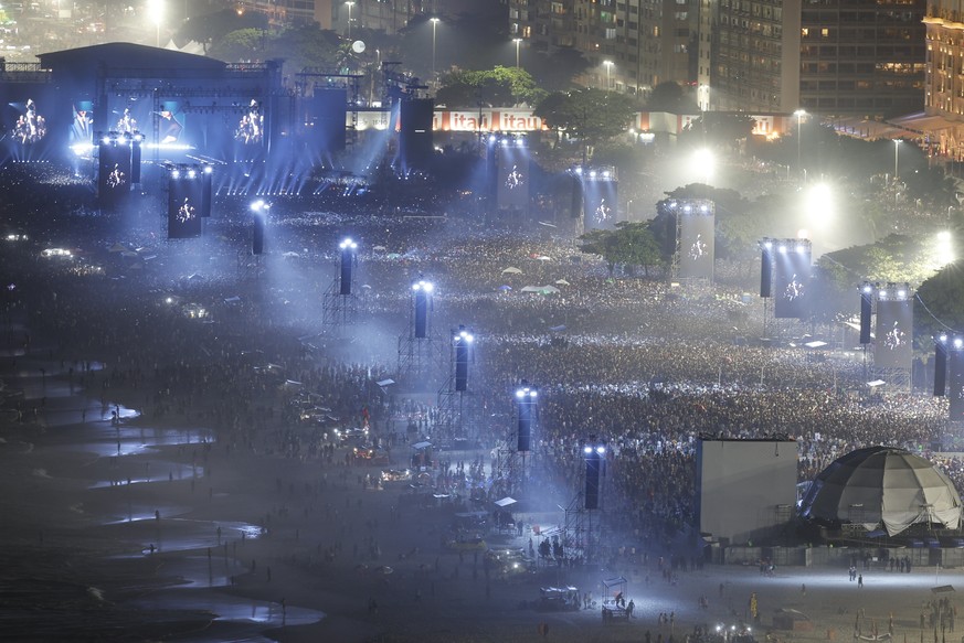 epa11319012 Thousands of people attend a free concert by US singer Madonna, the only presentation of &#039;The Celebration Tour&#039; in South America on Copacabana beach in Rio de Janeiro, Brazil, 04 ...