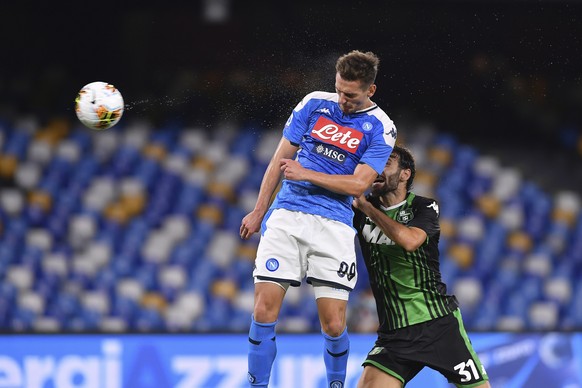 Napoli&#039;s Arkadiusz Milik, left, and Sassuolo&#039;s Gian Marco Ferrari, right, compete for the ball during the Italian Serie A soccer match between Napoli and Sassuolo, at the San Paolo stadium i ...