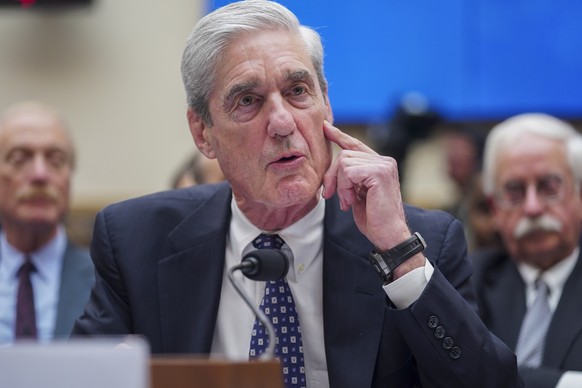 epaselect epa07738309 Former Special Counsel Robert Mueller testifies before the House Intelligence Committee during a hearing about Russian interference into the 2016 election, and possible efforts b ...