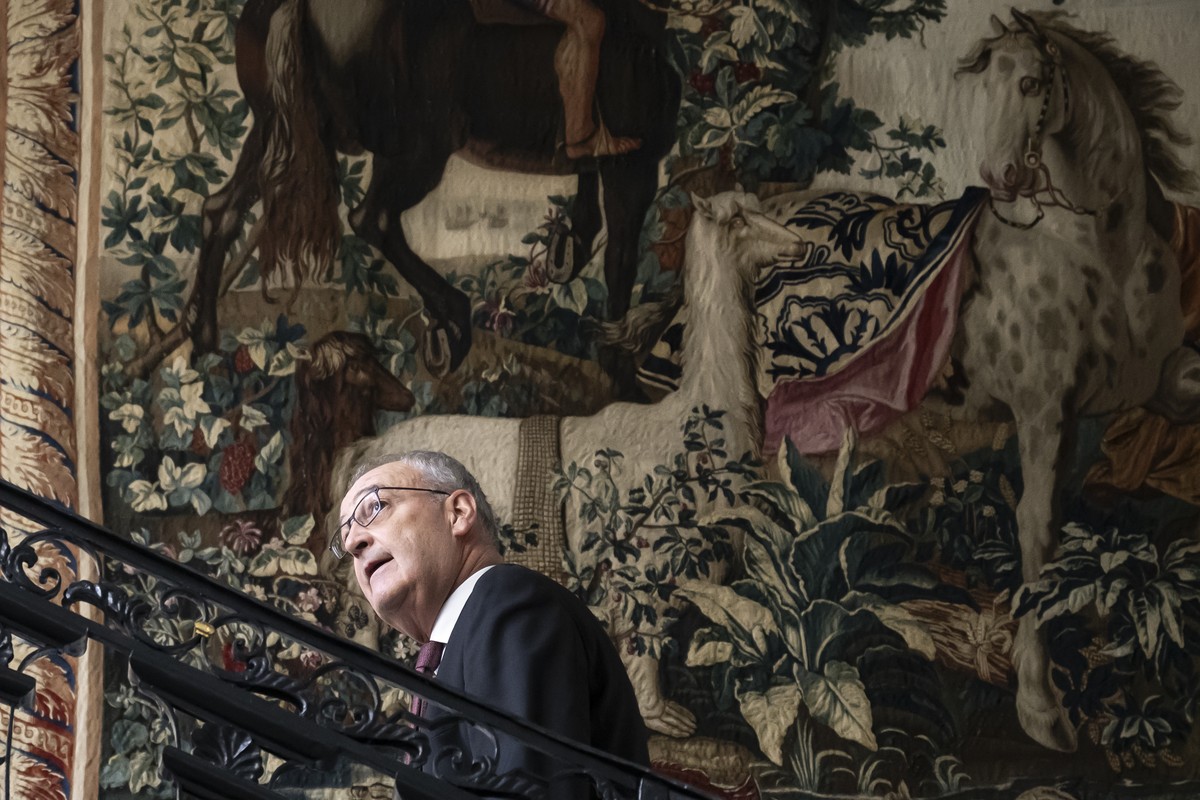 Bundesrat Guy Parmelin kommt zu dem Von-Wattenwyl-Gespraeche, am Freitag, 14. November 2025 in Bern. Die Von-Wattenwyl-Gespraeche finden jeweils vor jeder Session der eidgenoessischen Raete statt. Die ...