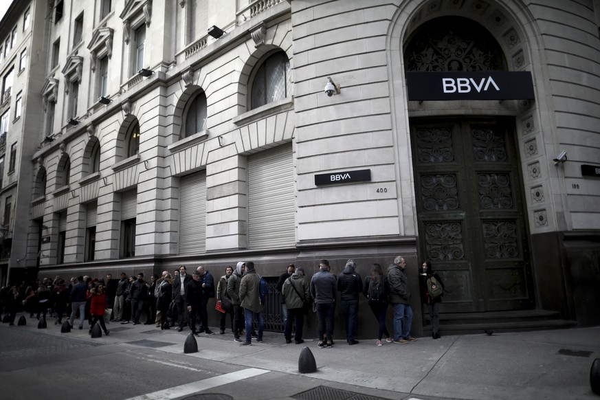 Argentines wait in line for BBVA bank to open in Buenos Aires, Argentina, Monday, Sept. 2, 2019. Some Argentines withdrew their savings from banks this past week amid fears of a default. (AP Photo/Nat ...