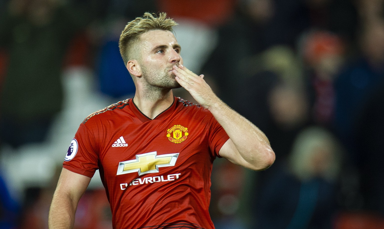 epa06941997 Manchester United&#039;s Luke Shaw reacts after the English Premier League soccer match between Manchester United and Leicester City at Old Trafford in Manchester, Britain, 10 August 2018. ...