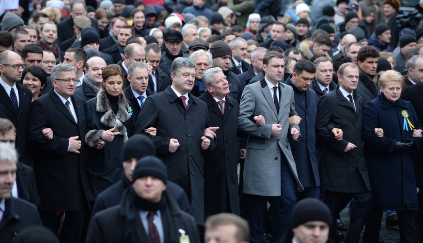 «Marsch der Würde» in Kiew. Zur selben Zeit ist in Charkow auf einer Maidan-Gedenkveranstaltung ein Anschlag verübt worden.