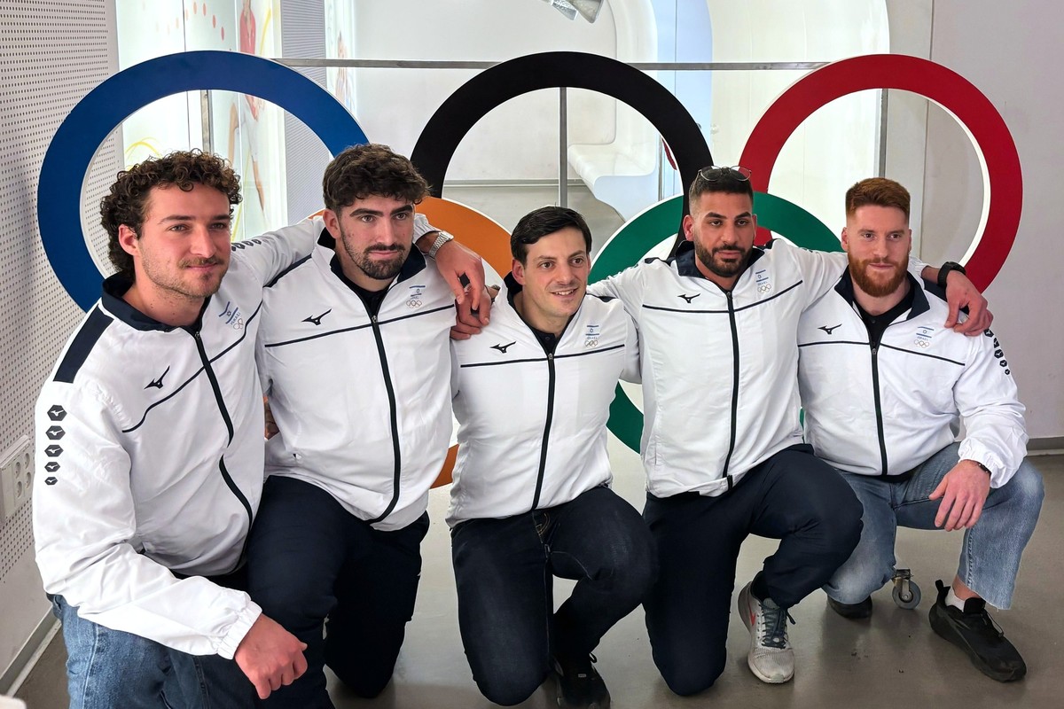 Members of Israel's bobsledding team, from left, Uri Zisman, Omer Katz, AJ Edelman, Ward Farwaseh, Itamar Shprinz, pose at the Israel Olympic Committee headquarters, Wednesday, Jan. 28, 2026, in  ...