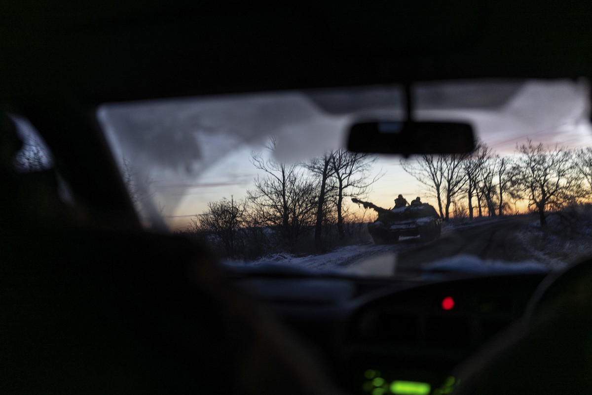 A Ukrainian tank drives towards the frontline near Bakhmut, Donetsk region, Ukraine, Wednesday, Nov. 22, 2023. (AP Photo/Alex Babenko)