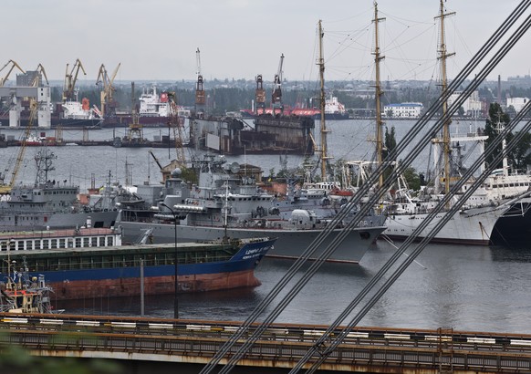 ADVANCE EARLY RISER FOR BC-UKRAINE-CRIPPLED NAVY In this photo taken on Wednesday, May 14, 2014, Ukraine&#039;s navy ships are docked along with cargo vessels in Odessa, Ukraine. As separatist unrest  ...