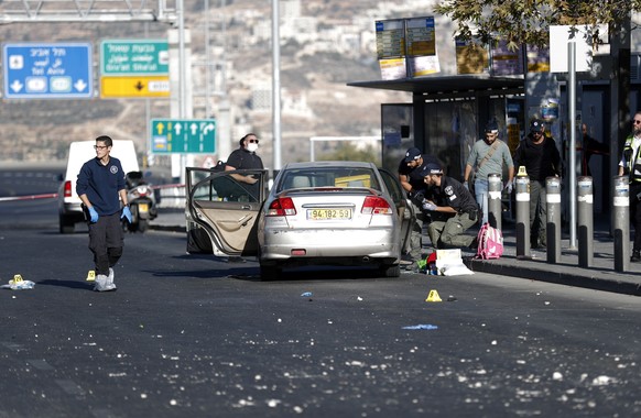 epa10321718 Israeli security forces stand at site of explosion at a bus stop near entrance to Jerusalem, Israel, 23 November 2022. According to Israeli police, at least 12 people were injured in two e ...