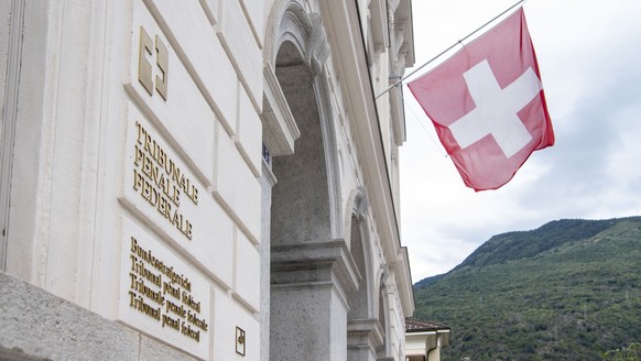Das Bundesstrafgericht in Bellinzona am Montag, 19. August 2024. Die Strafkammer des Bundesstrafgerichts hat mit der Befragung der Mutter eines zum Islam konvertierten Genfers begonnen, der sich der T ...