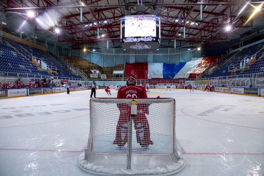 CORONAVIRUS MASSNAHME VERBOT VON GROSSVERANSTALTUNGEN --- SC Rapperswil-Jona Lakers Torhueter Melvin Nyffeler waehrend dem Geister-Eishockey-Meisterschaftsspiel der National League zwischen den SC Rap ...