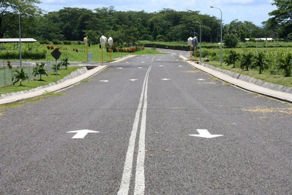 epa01675670 A photograph made available on 25 March 2009, shows road lanes marked for left-hand driving in Samoa, 27 February 2009. The tiny South Pacific nation is six months away from switching to d ...