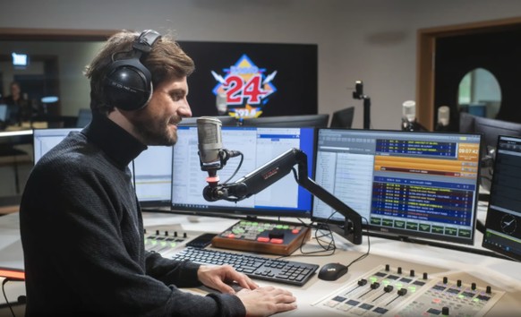 Radio 24 ist der grösste private Sender der Schweiz: Moderator Dominik Widmer führt durch die Morgenshow. UKW DAB+ Radio