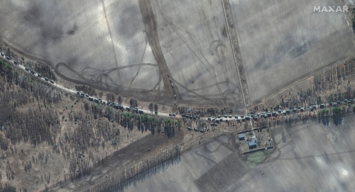 epa09792251 A handout satellite image made available by Maxar Technologies shows the southern end of the convoy on the T-1011 highway along the eastern edge of Antonov airport near Kyiv, Ukraine, 28 F ...