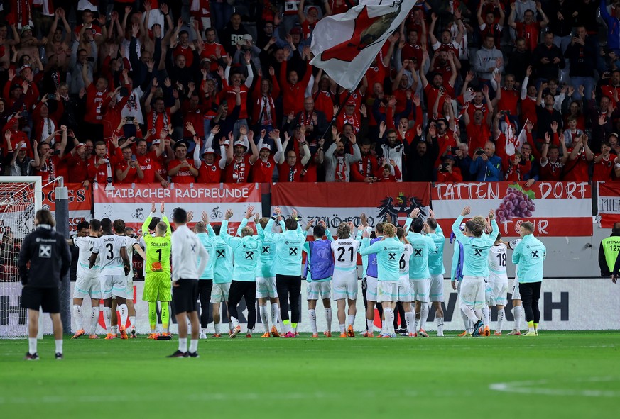 epa12528394 Players of Austria celebrate in front of their fans after winning the FIFA World Cup 26 UEFA qualifier between Cyprus and Austria in Limassol, Cyprus, 15 November 2025. EPA/SAKIS SAVVIDES