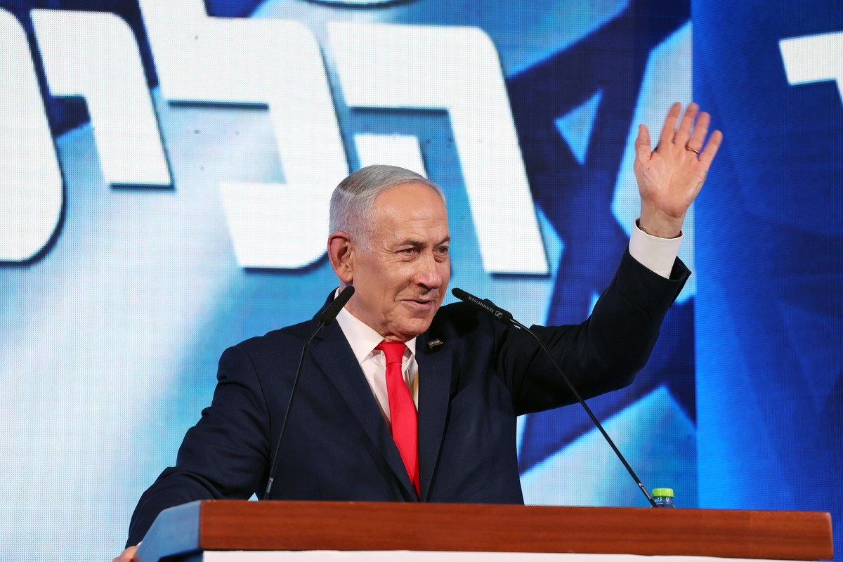 epa13335729 Israeli Prime Minister Benjamin Netanyahu gestures while addressing supporters during a Likud party election event in Jerusalem, 28 October 2026. Israelis headed to the polls in the first  ...