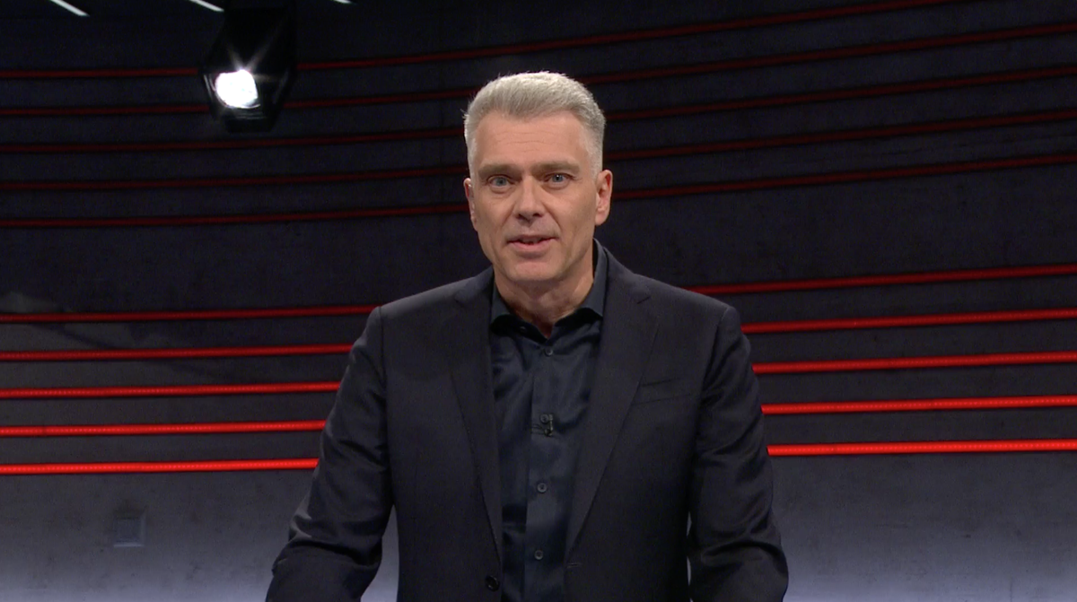 Bei der nächsten Corona-freien Arena, rasiere er sich den Bart ab, so sein Versprechen. Gesagt, getan: Moderator Sandro Brotz frisch rasiert.