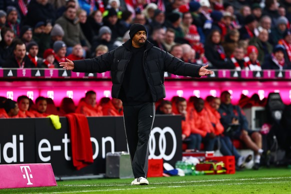 epa12557342 Head coach Vincent Kompany of Munich reacts during the German Bundesliga soccer match between Bayern Munich and FC St. Pauli in Munich, Germany, 29 November 2025. EPA/ANNA SZILAGYI CONDITI ...