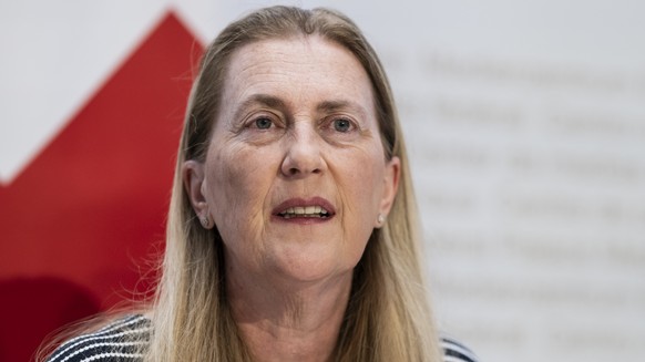 Helene Budliger Artieda, Staatsekretaerin und Direktorin des Staatssekretariats fuer Wirtschaft SECO, spricht an der Medienkonferenz des Bundesrates ueber die Vertraege mit der Europaeischen Union EU, ...
